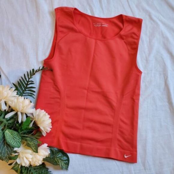 NIKE Seamless Stretch Dri Fit Coral Tank Top SZ Medium - Picture 9 of 9